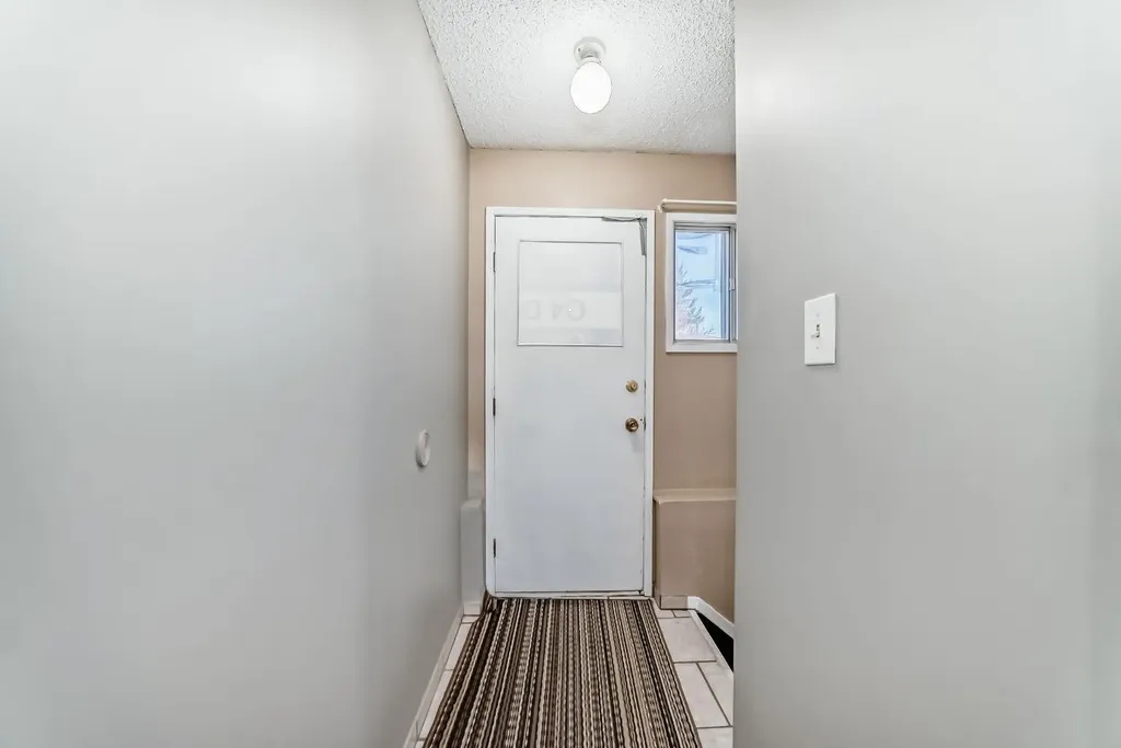 28 Rundlelawn Place NE Calgary AB T1Y3P5