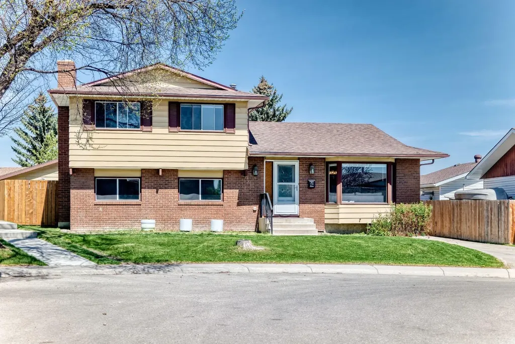 28 Rundlelawn Place NE Calgary AB T1Y3P5