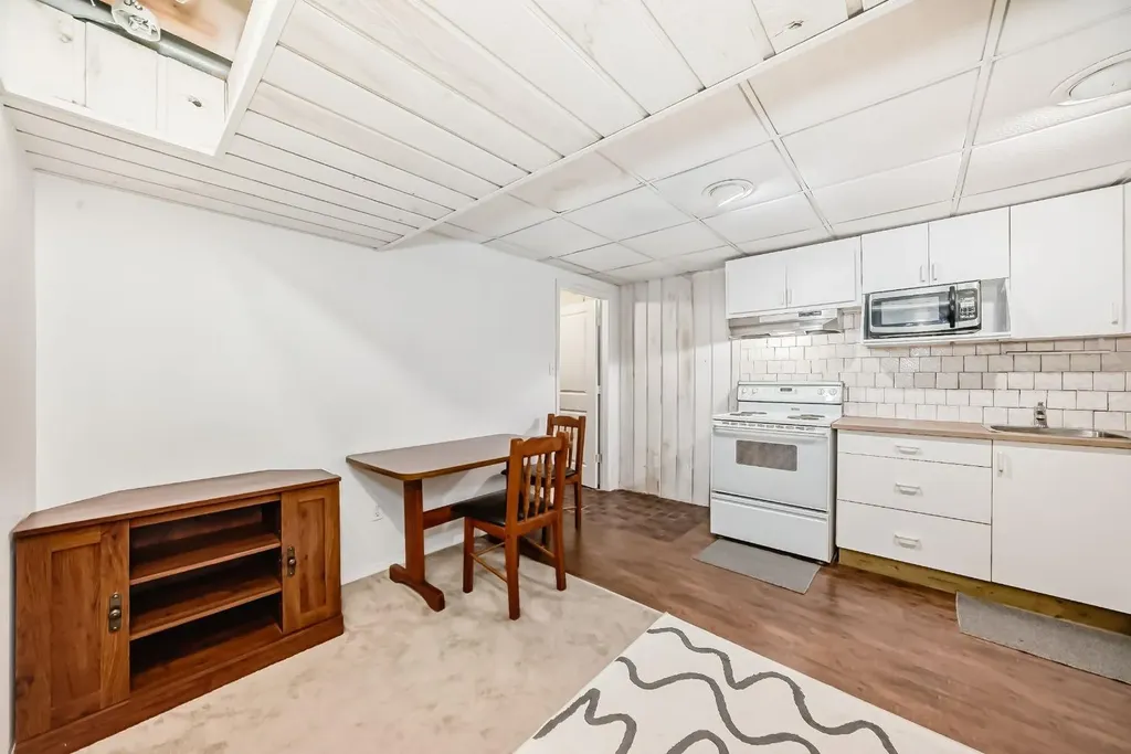 28 Rundlelawn Place NE Calgary AB T1Y3P5