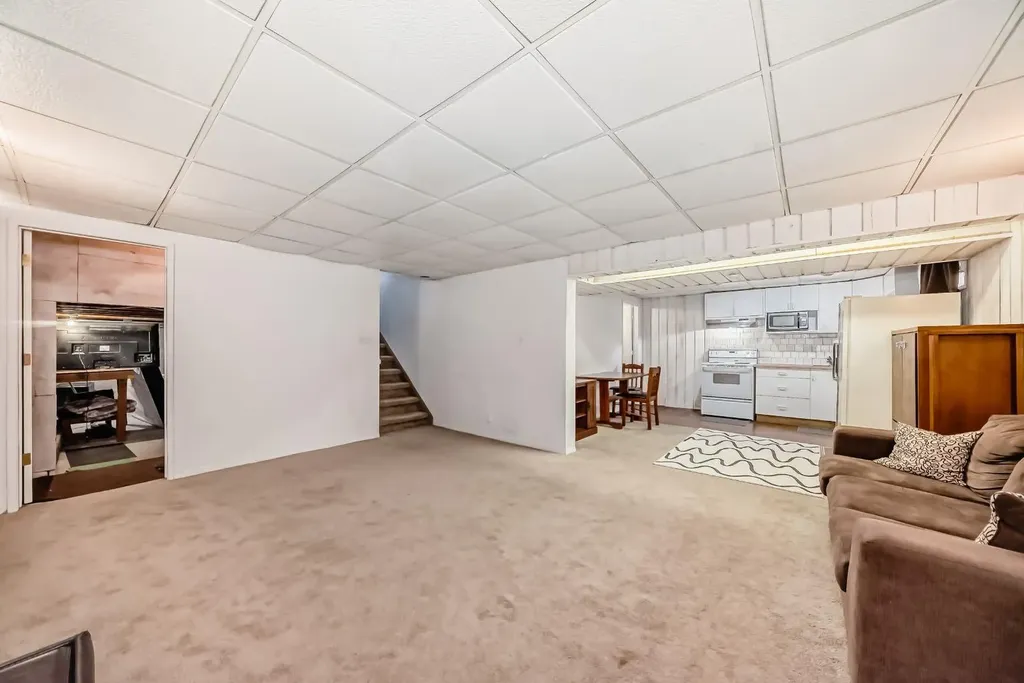 28 Rundlelawn Place NE Calgary AB T1Y3P5