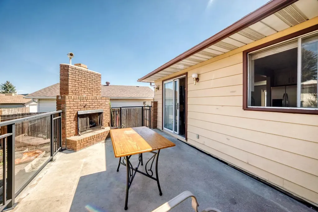 28 Rundlelawn Place NE Calgary AB T1Y3P5