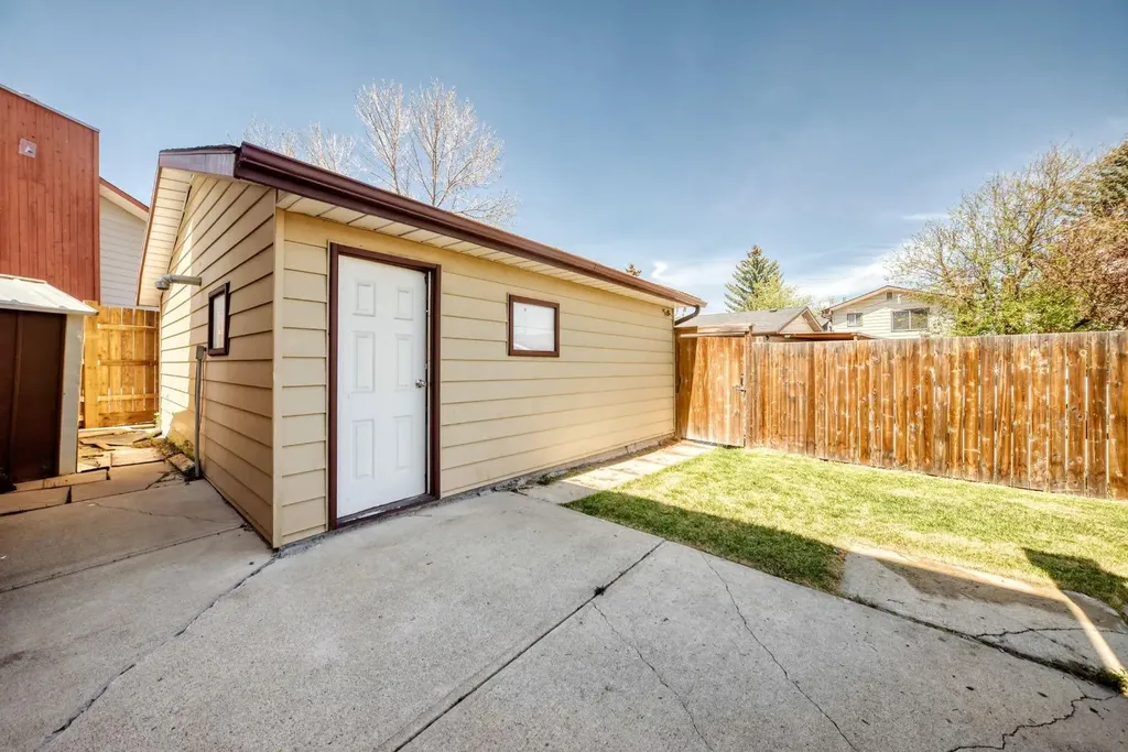 28 Rundlelawn Place NE Calgary AB T1Y3P5