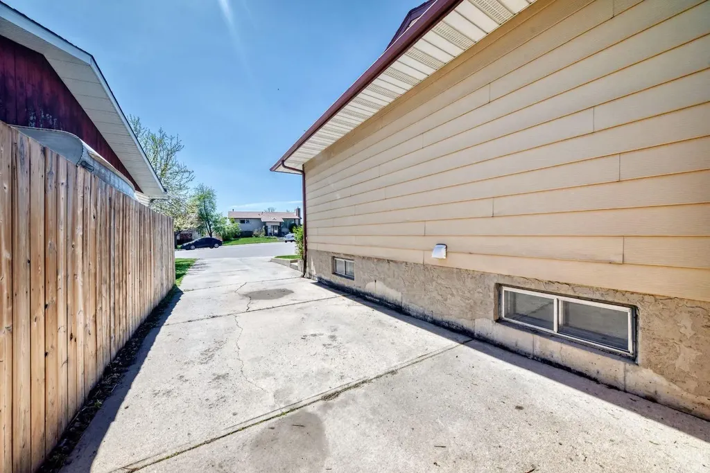 28 Rundlelawn Place NE Calgary AB T1Y3P5