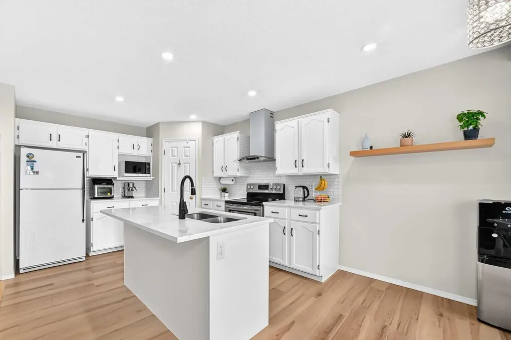 27 Covette Green NE Calgary AB T3K 4P1