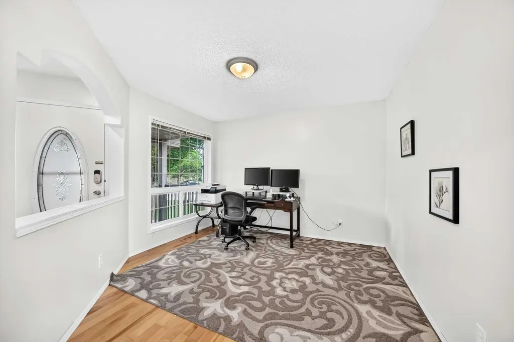 27 Covette Green NE Calgary AB T3K 4P1