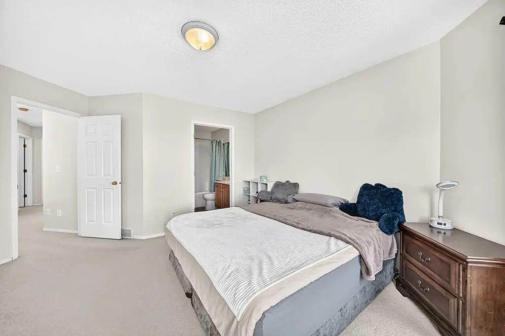 27 Covette Green NE Calgary AB T3K 4P1
