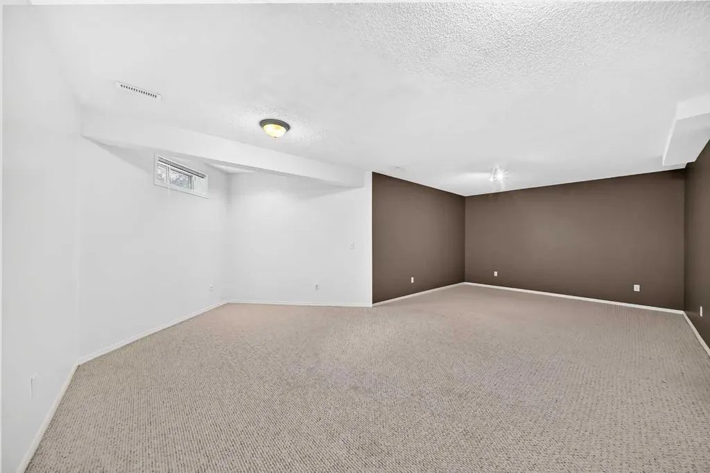 27 Covette Green NE Calgary AB T3K 4P1