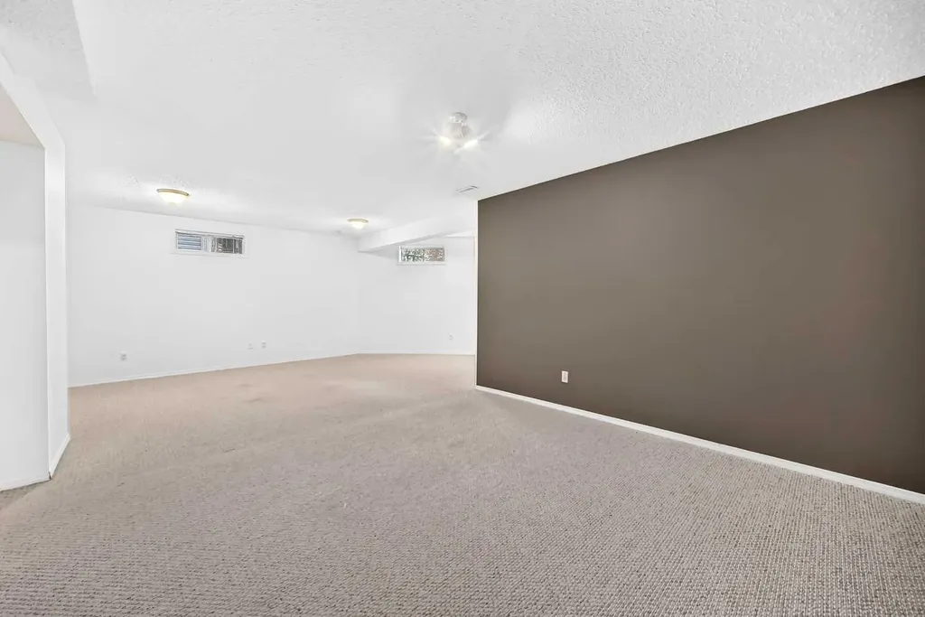 27 Covette Green NE Calgary AB T3K 4P1