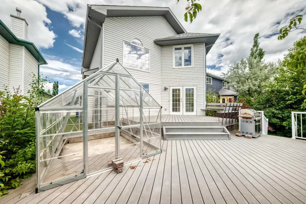 27 Covette Green NE Calgary AB T3K 4P1