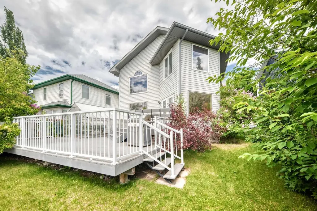 27 Covette Green NE Calgary AB T3K 4P1