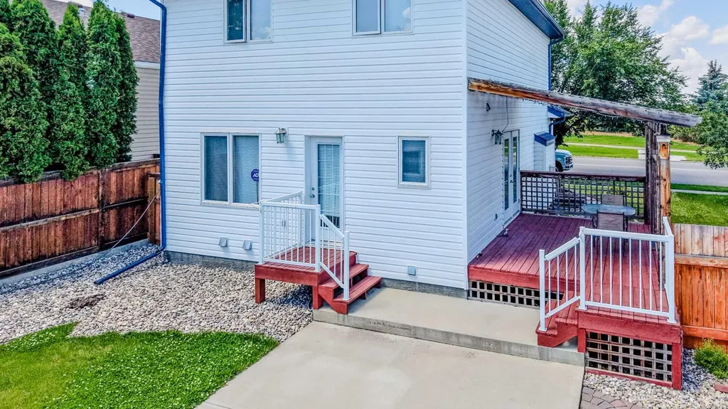 86 Riverstone Boulevard W Lethbridge AB T1K 7X5