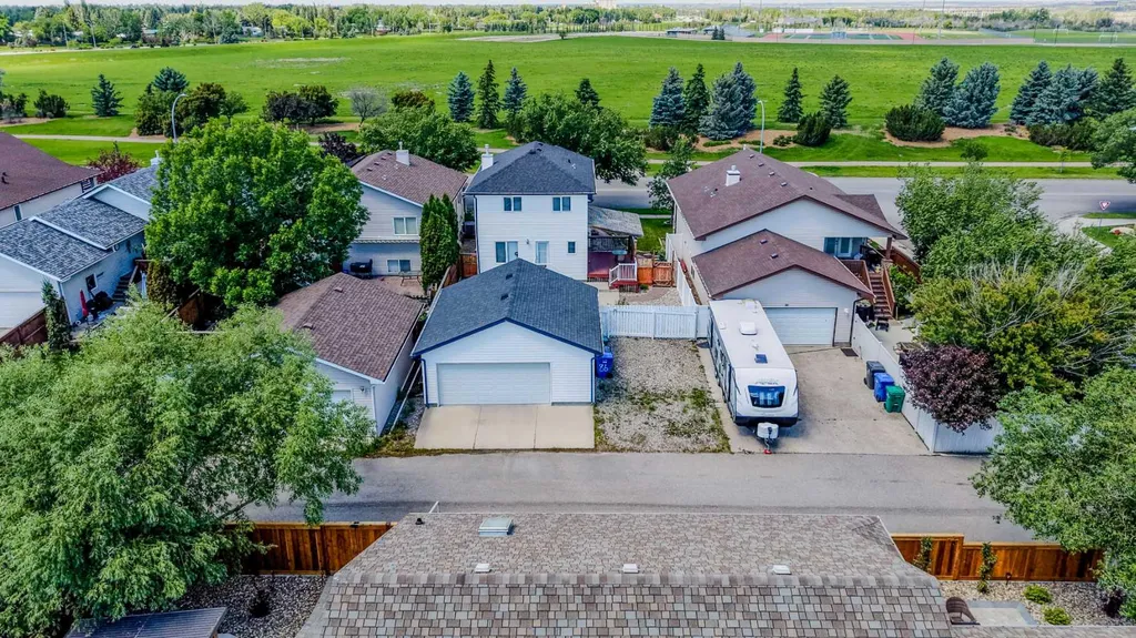 86 Riverstone Boulevard W Lethbridge AB T1K 7X5