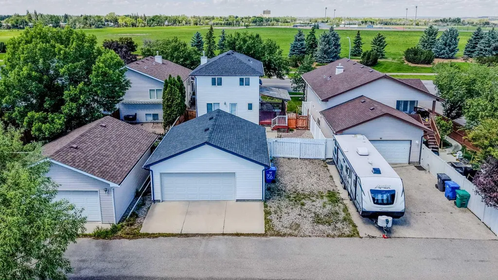 86 Riverstone Boulevard W Lethbridge AB T1K 7X5