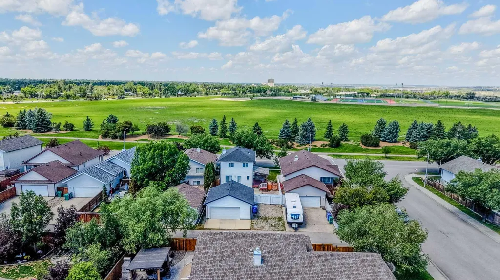 86 Riverstone Boulevard W Lethbridge AB T1K 7X5