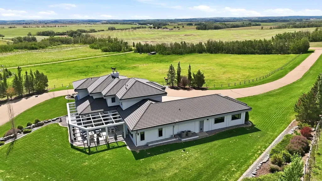 255038 Township Road 434 Rural Ponoka County AB T4J 1R2