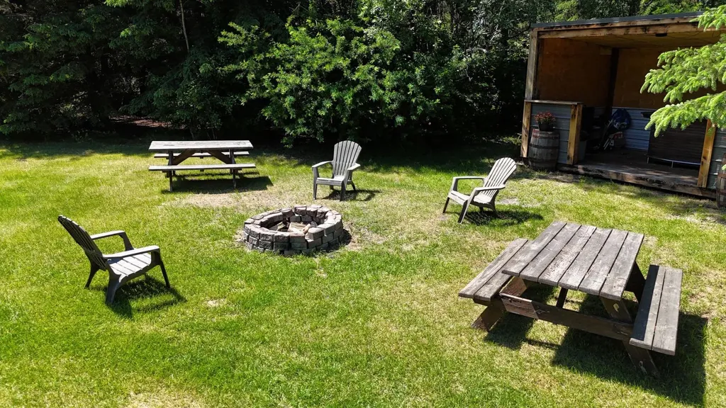 11 Bench Creek Estate Edson AB T7E 0B3