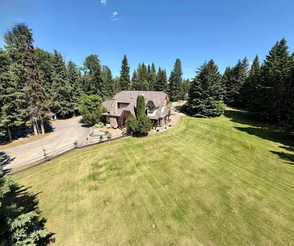 11 Bench Creek Estate Edson AB T7E 0B3