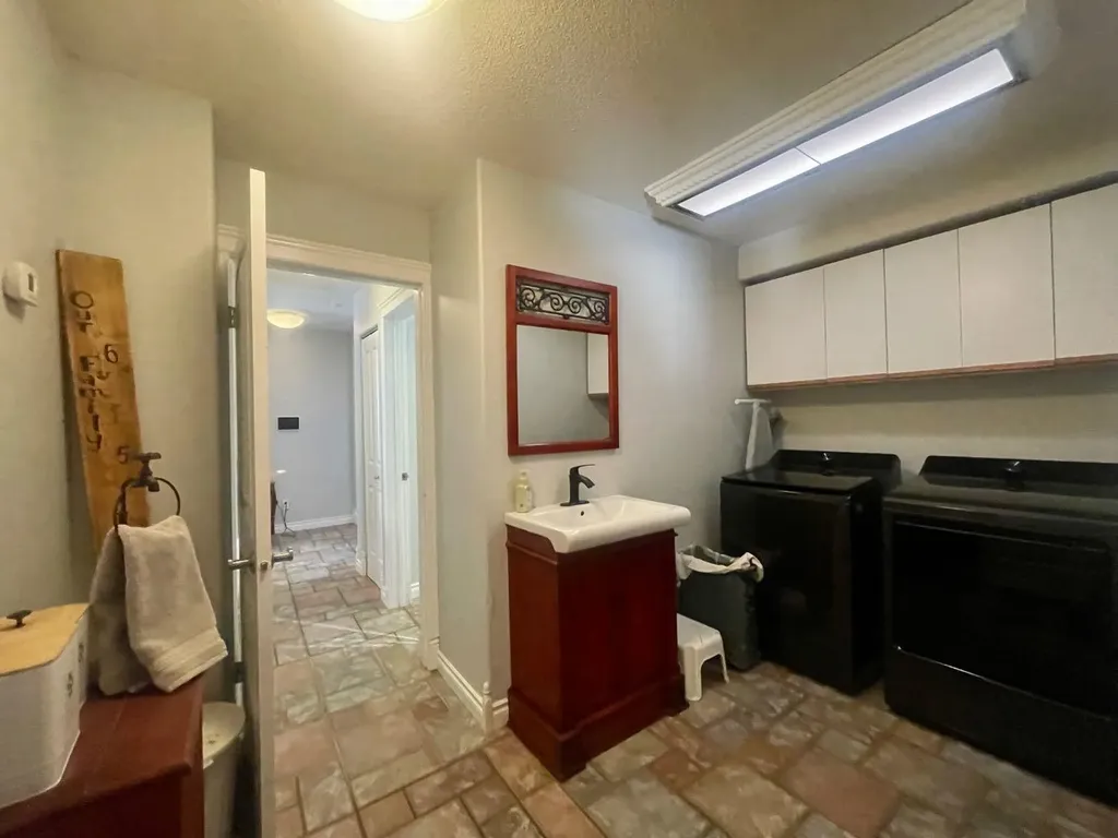 11 Bench Creek Estate Edson AB T7E 0B3