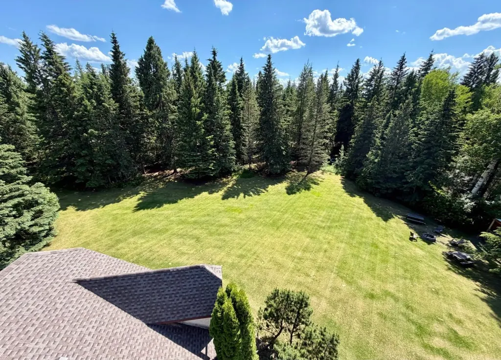 11 Bench Creek Estate Edson AB T7E 0B3
