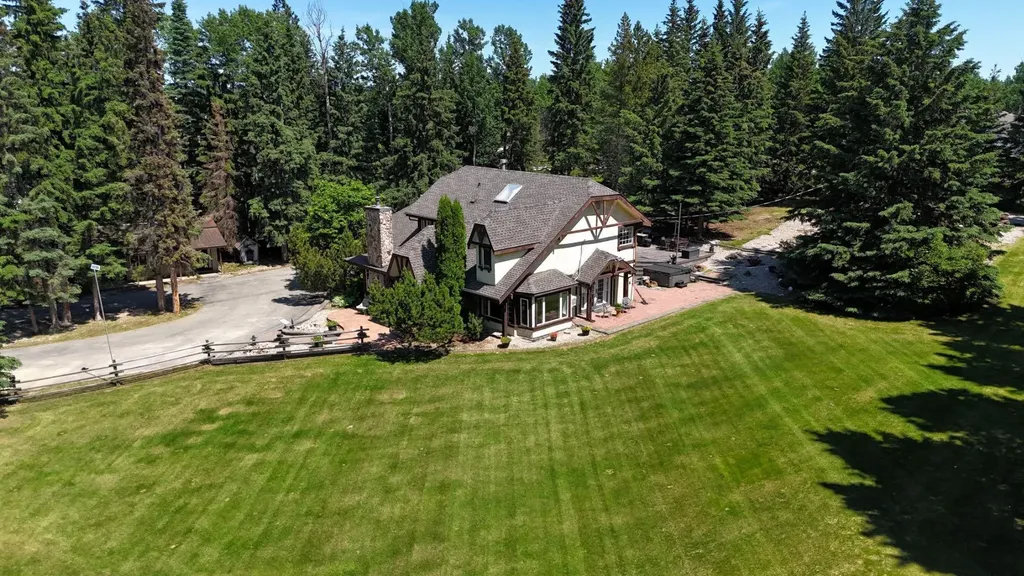 11 Bench Creek Estate Edson AB T7E 0B3