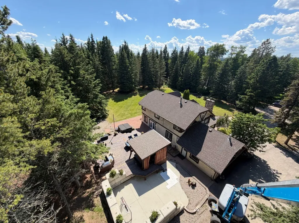 11 Bench Creek Estate Edson AB T7E 0B3