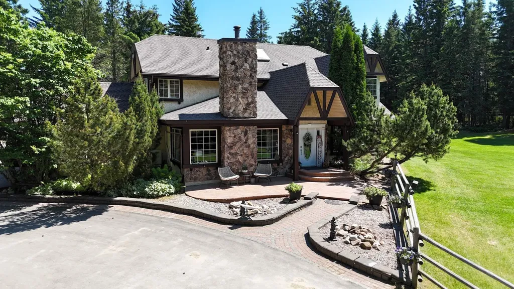 11 Bench Creek Estate Edson AB T7E 0B3