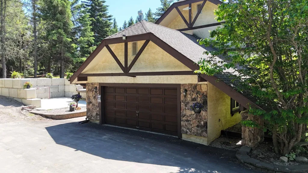 11 Bench Creek Estate Edson AB T7E 0B3