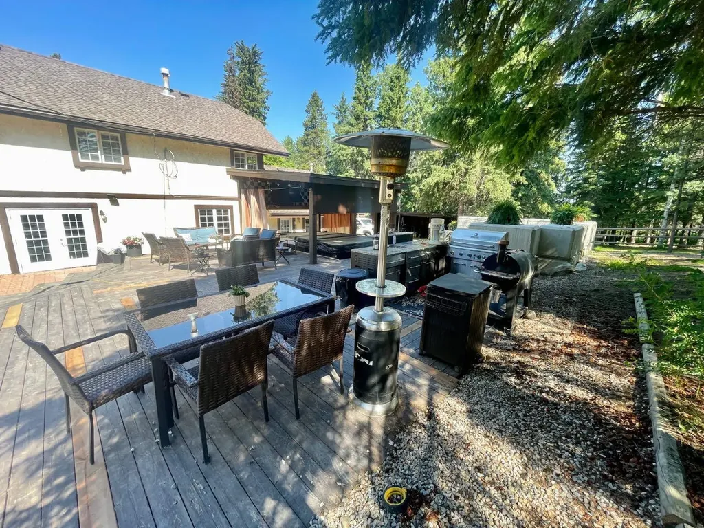 11 Bench Creek Estate Edson AB T7E 0B3