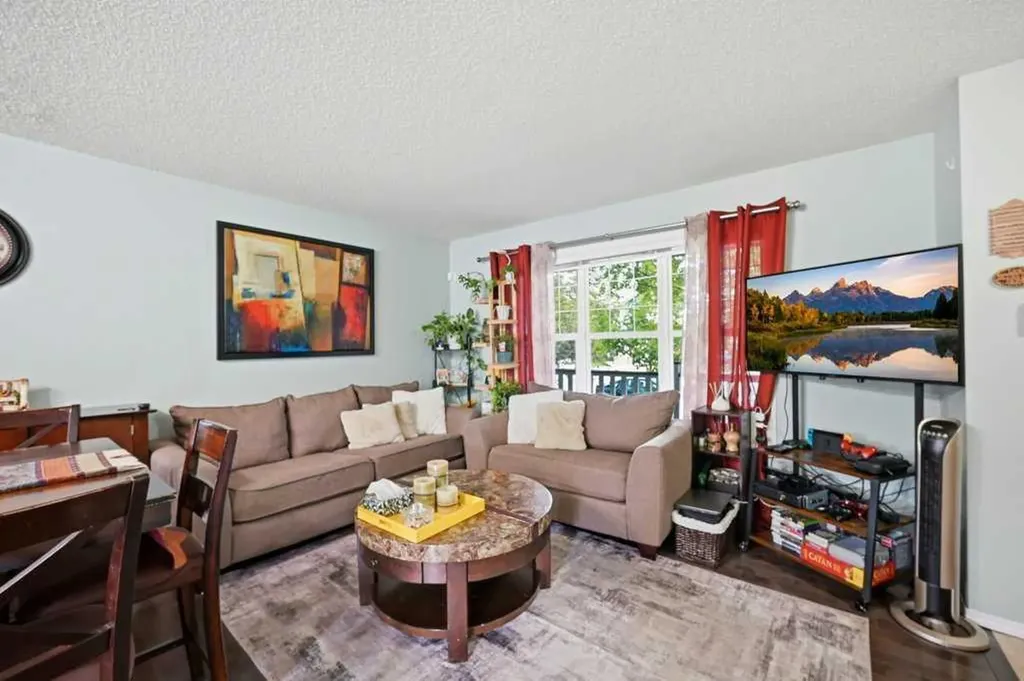 319 Everstone Drive SW Calgary AB T2Y 5A2