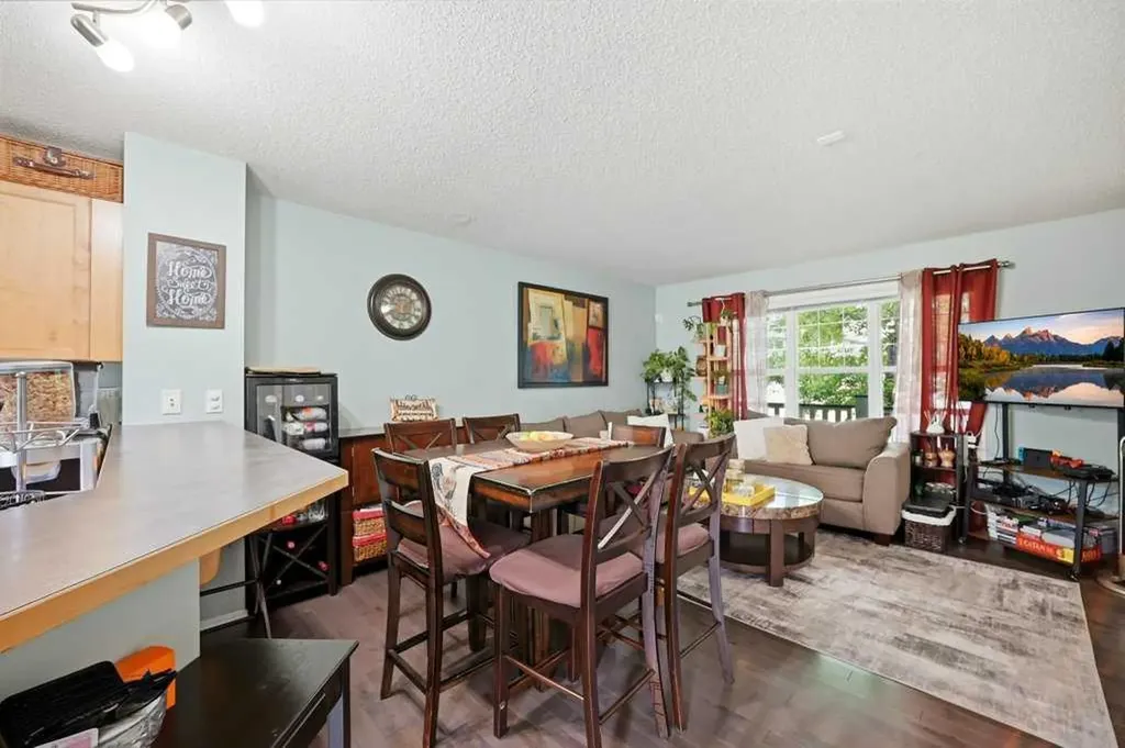 319 Everstone Drive SW Calgary AB T2Y 5A2