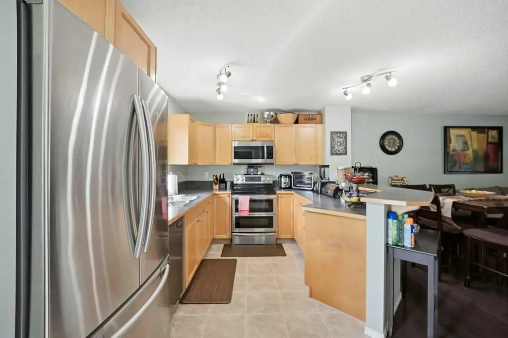 319 Everstone Drive SW Calgary AB T2Y 5A2