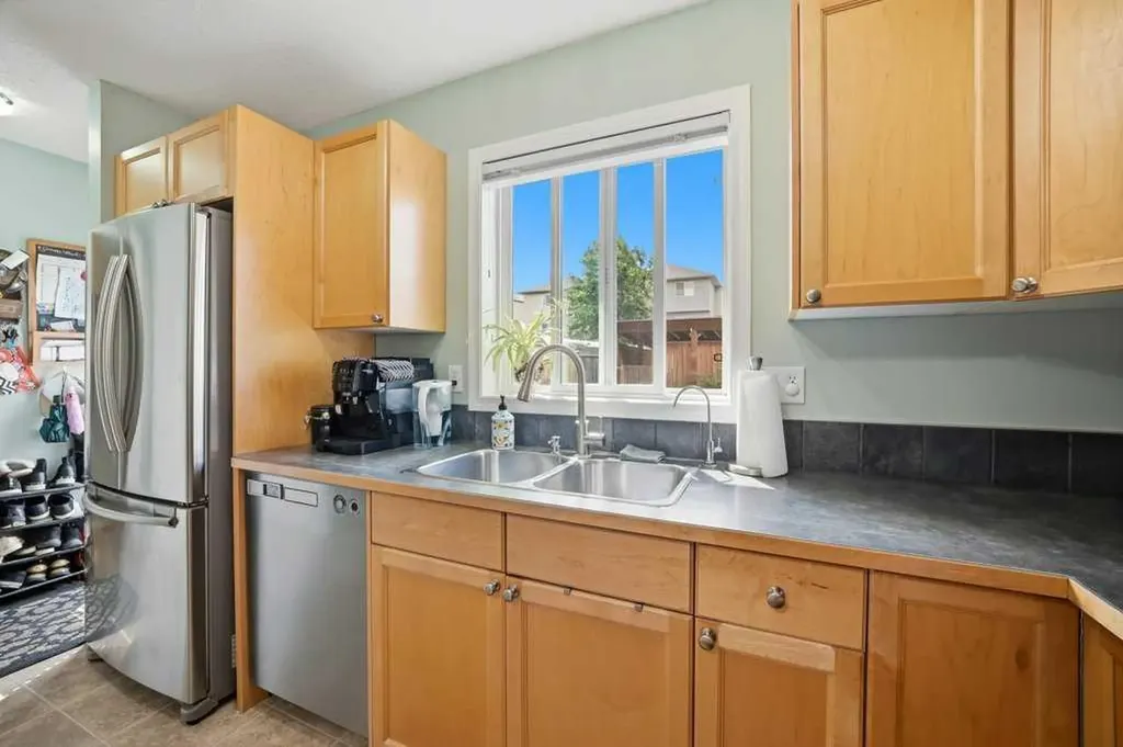 319 Everstone Drive SW Calgary AB T2Y 5A2
