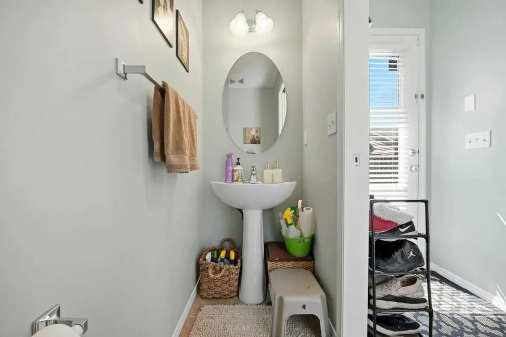 319 Everstone Drive SW Calgary AB T2Y 5A2
