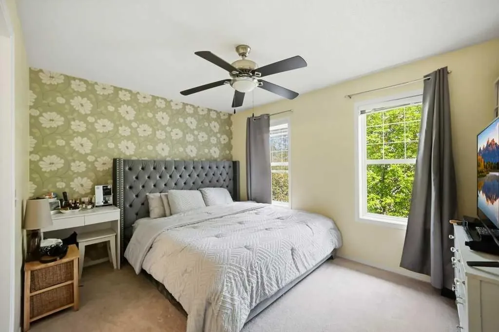 319 Everstone Drive SW Calgary AB T2Y 5A2