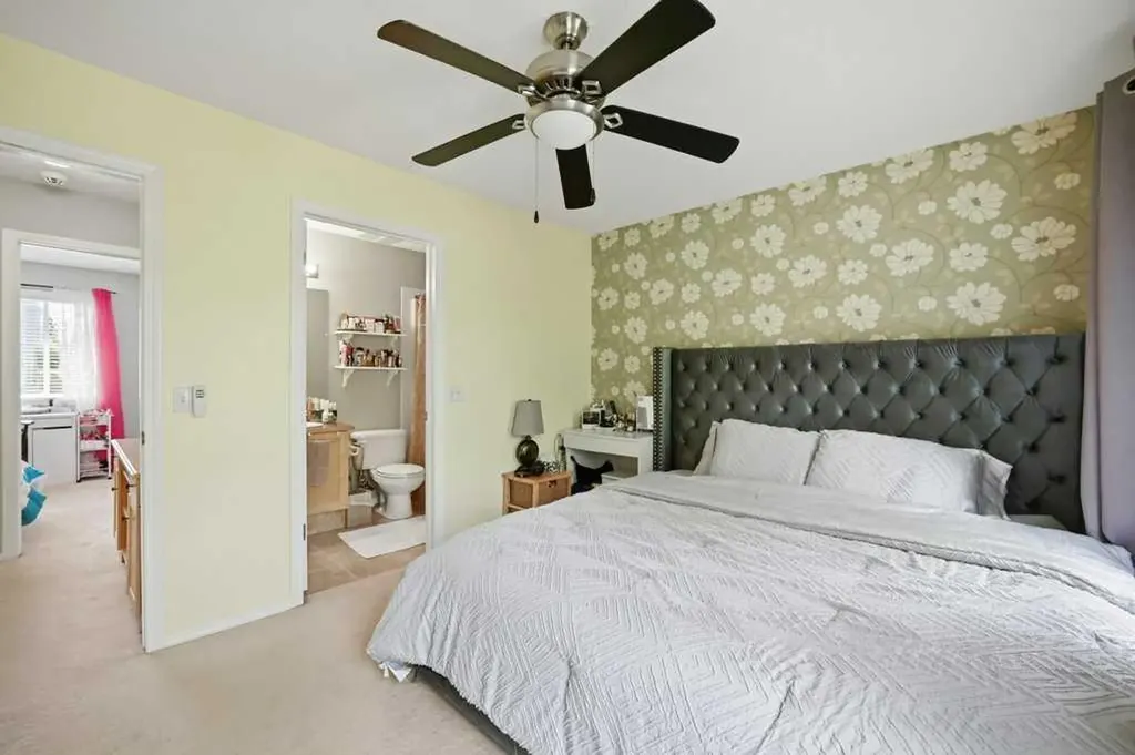319 Everstone Drive SW Calgary AB T2Y 5A2