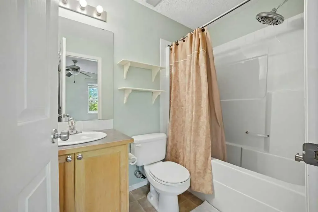 319 Everstone Drive SW Calgary AB T2Y 5A2