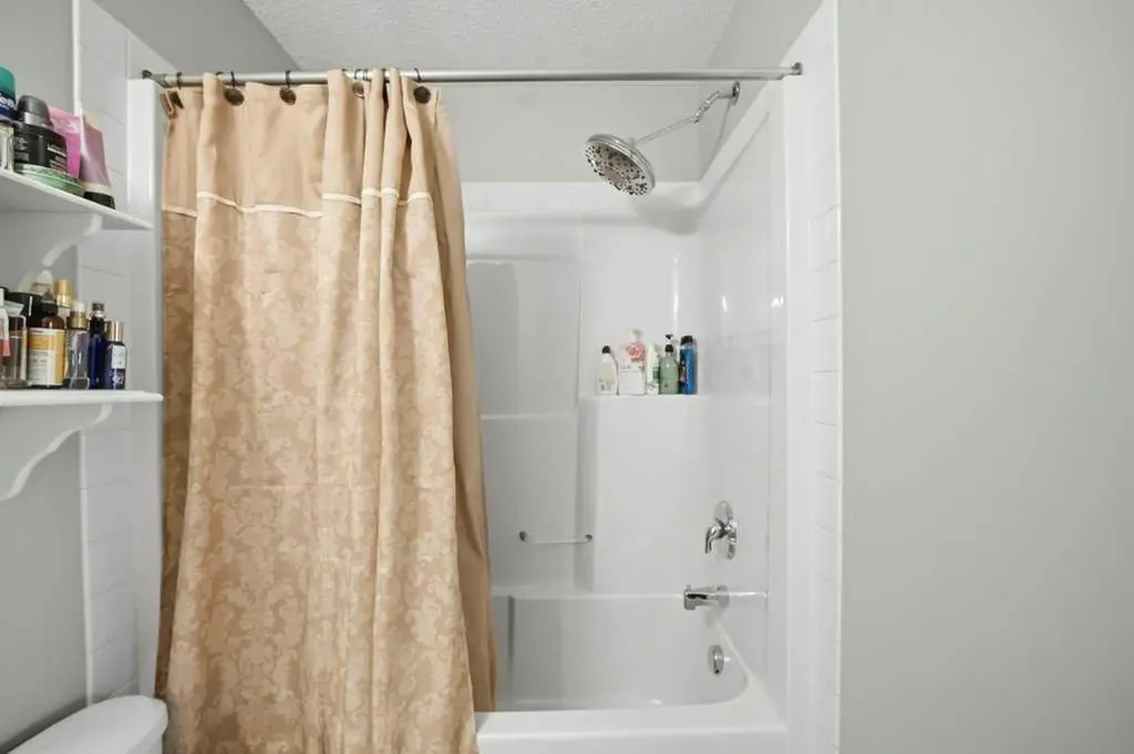 319 Everstone Drive SW Calgary AB T2Y 5A2