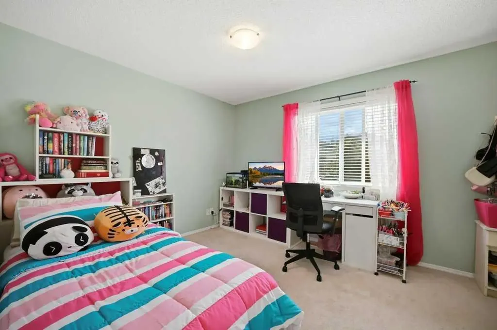 319 Everstone Drive SW Calgary AB T2Y 5A2