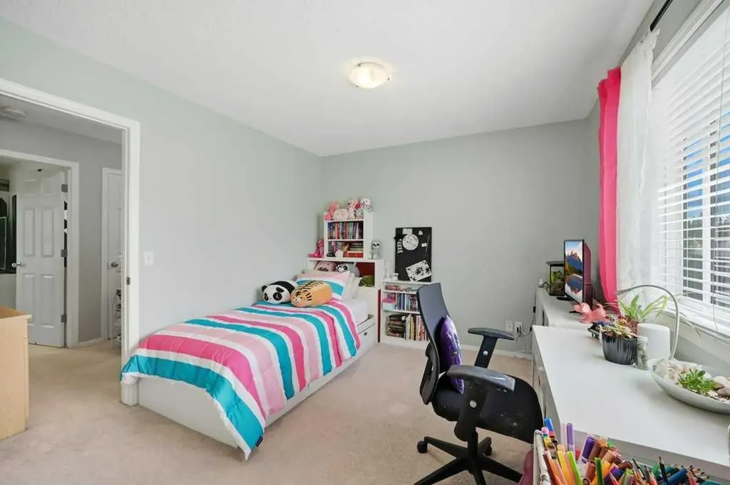 319 Everstone Drive SW Calgary AB T2Y 5A2