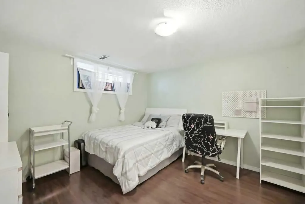 319 Everstone Drive SW Calgary AB T2Y 5A2