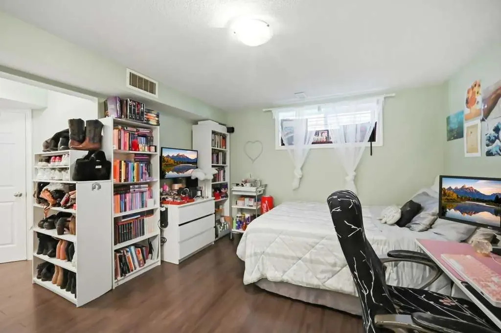 319 Everstone Drive SW Calgary AB T2Y 5A2