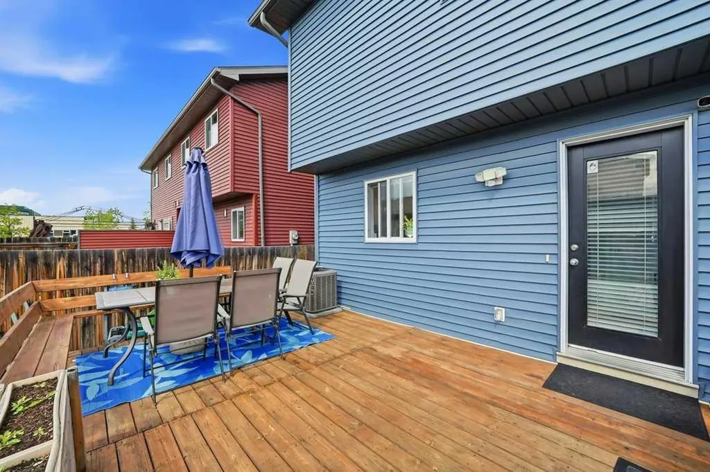 319 Everstone Drive SW Calgary AB T2Y 5A2