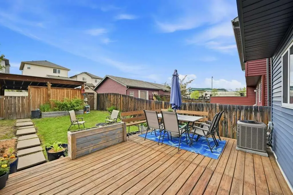 319 Everstone Drive SW Calgary AB T2Y 5A2