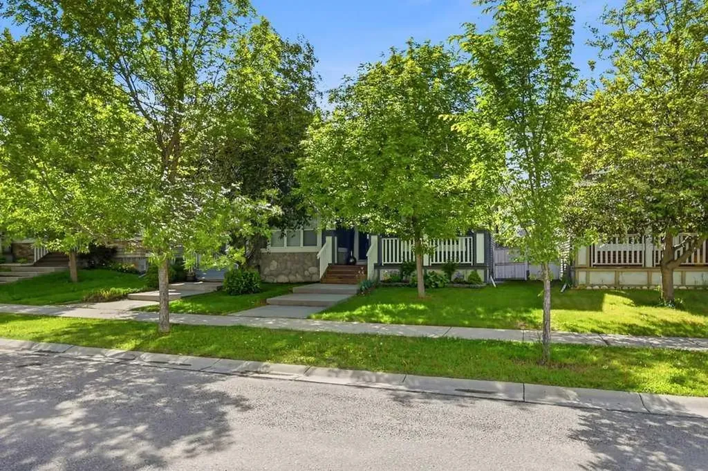 319 Everstone Drive SW Calgary AB T2Y 5A2