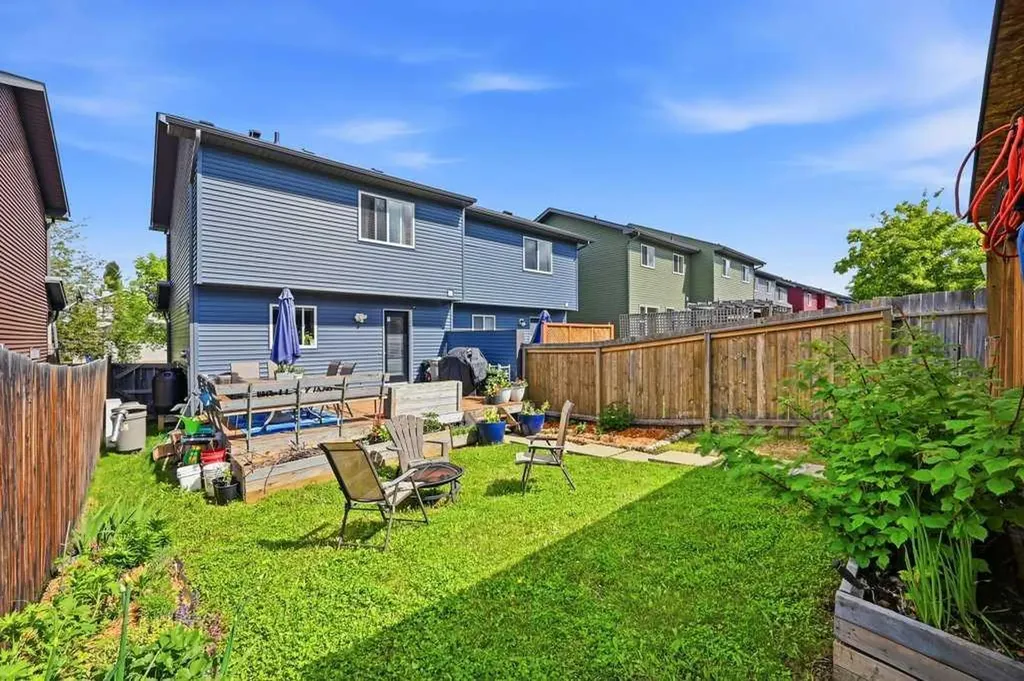 319 Everstone Drive SW Calgary AB T2Y 5A2