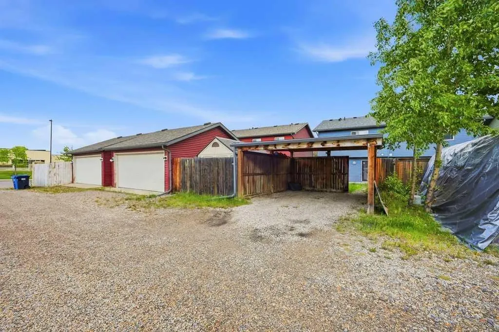 319 Everstone Drive SW Calgary AB T2Y 5A2