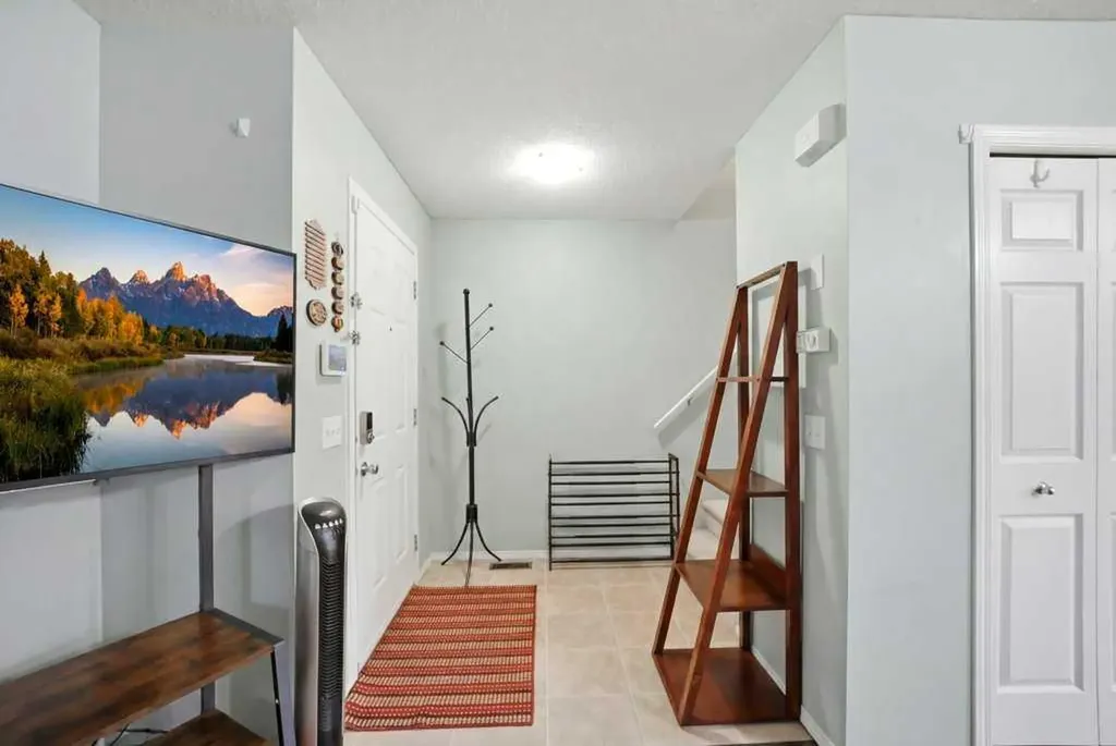 319 Everstone Drive SW Calgary AB T2Y 5A2