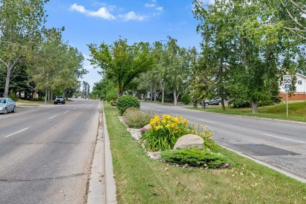 112 Hawkford Crescent NW Calgary AB T3G 3G4