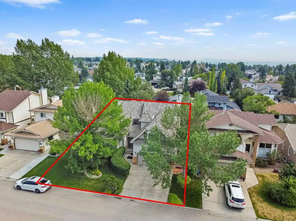 112 Hawkford Crescent NW Calgary AB T3G 3G4