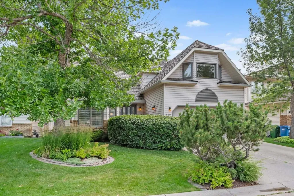 112 Hawkford Crescent NW Calgary AB T3G 3G4